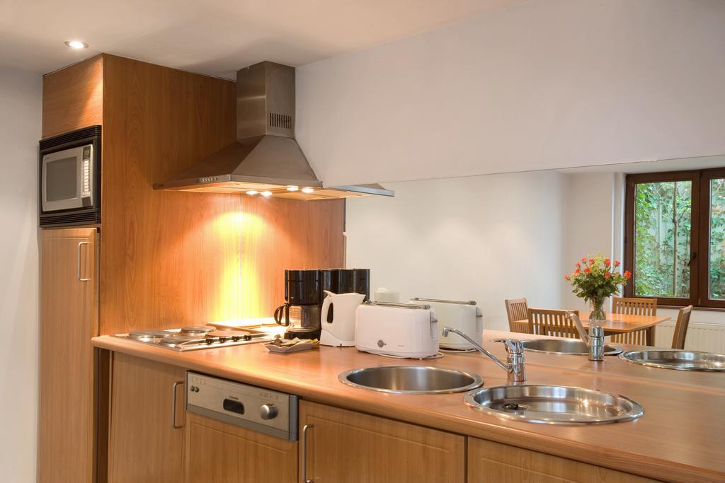 בריסל Azimut Flathotel Aparthotel מראה חיצוני תמונה